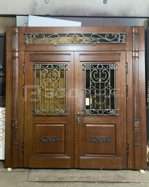 Резная дверь металлическая с кованными  элементами - фото